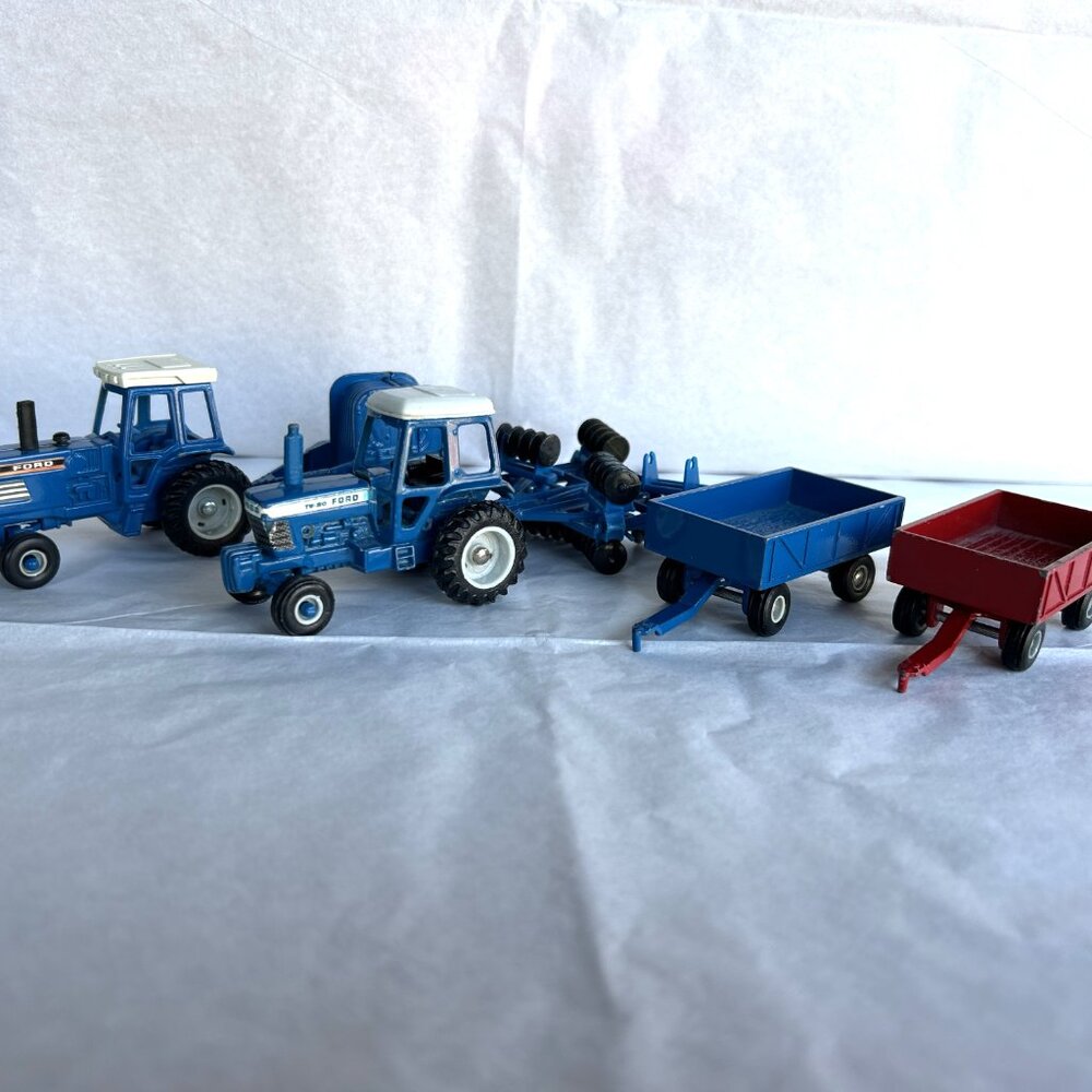 Ertl Farm Machinery Play Set with Extra Tractor and Barge Wagon - Picture 2 of 16